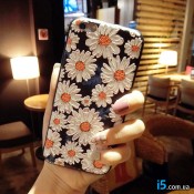 Чохол об'ємні ромашки на Iphone 8 PLUS